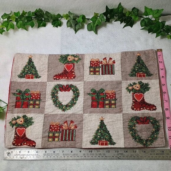 EUC: Christmas Tapestry Placemats (Set of 2) Holiday Decor 12" x 18" Red/Green - Picture 5 of 5